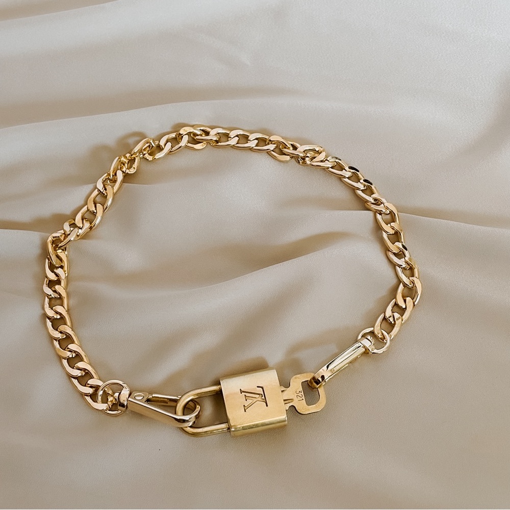 Louis Vuitton Gold Padlock Necklace with Key - Picture 5 of 6